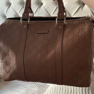 Mauve colored Gucci bag, used 2 in perfect condition!! Inside is perfect!